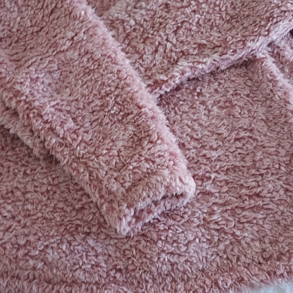 Pink Furry Turtle Neck - Picture 4 of 7